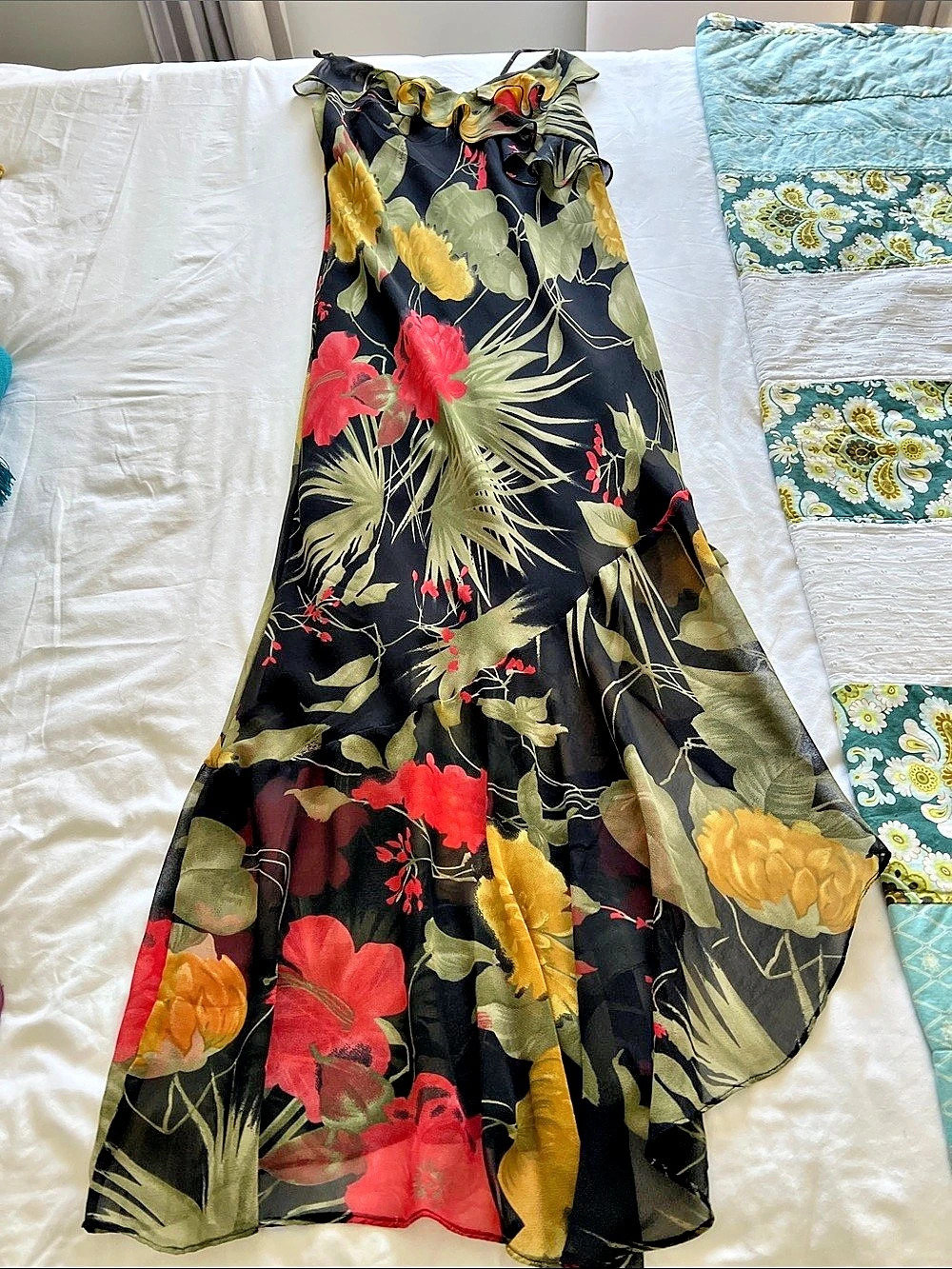 BUDZ. Floral Maxi Dress in Black & Red Size Large Like New